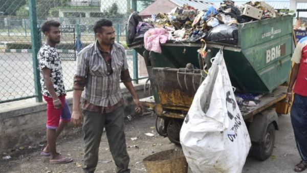 Garbage Tax: ಬೆಂಗಳೂರಿಗರೇ ಗಮನಿಸಿ.. ಇನ್ಮುಂದೆ ಕಸ ಹಾಕುವುದಕ್ಕೂ ನೀಡಬೇಕು ಸೇವಾ ಶುಲ್ಕ!