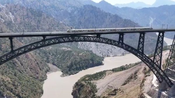 Chenab Railway Bridge: ವಿಶ್ವದ ಅತೀ ಎತ್ತರದ 'ರೈಲ್ವೆ ಬ್ರಿಡ್ಜ್' ಮೇಲೆ ಟ್ರಯಲ್ ರನ್ ಯಶಸ್ವಿ: Video