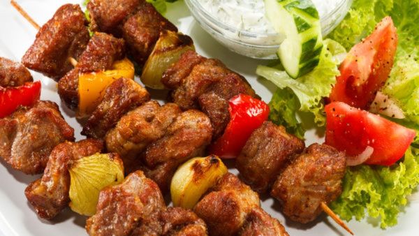 Colorless Chicken Kebab Recipe: ಮನೆಯಲ್ಲೇ ಸಿಗುವ ಪದಾರ್ಥಗಳನ್ನು ಬಳಸಿ ಬಣ್ಣವಿಲ್ಲದೆ ಬಾಡಿಸಿ ಚಿಕನ್! 