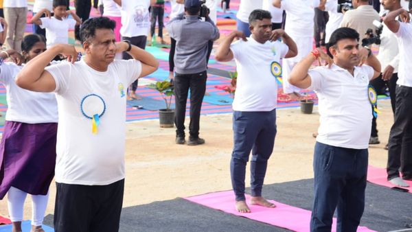 ಯೋಗ ದಿನಾಚರಣೆಯಲ್ಲಿ ಉಸ್ತುವಾರಿ ಸಚಿವ, ಚಿಕ್ಕಬಳ್ಳಾಪುರ ಸಂಸದ ಭಾಗಿ: ಸ್ಥಳೀಯ ಶಾಸಕ ಪ್ರದೀಪ್ ಈಶ್ವರ್ ಗೈರು!