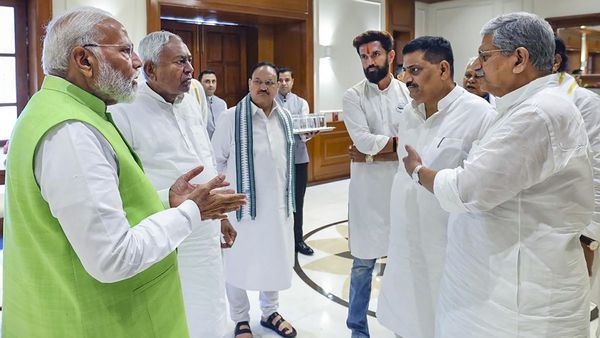 ಮೋದಿಗೆ ನ್ಯೂ ಟೆನ್ಷನ್‌: ಯಾವ ಯಾವ ಪಕ್ಷಕ್ಕೆ ಎಷ್ಟೆಷ್ಟು ಸಚಿವ ಸ್ಥಾನ? ನಾವು ಕೇಳಿದಷ್ಟು ನೀಡಿ, ಇಲ್ಲಾ ಅಂದ್ರೆ...