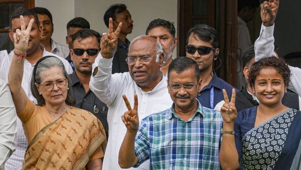 ಎಕ್ಸಿಟ್‌ ಪೋಲ್‌ ಬಳಿಕ ಸೋನಿಯಾ ಗಾಂಧಿ ಮೊದಲ ಪ್ರತಿಕ್ರಿಯೆ? ಹೇಳಿದ್ದೇನು?