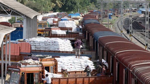 ಮುಂಗಾರು ಮಳೆ: ರೈತರಿಗೆ ಆತಂಕ ಬೇಡ, ರಸಗೂಬ್ಬರ ದಾಸ್ತಾನು ಸಾಕಷ್ಟಿದೆ