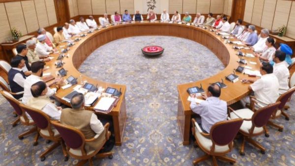 ಕುಮಾರಸ್ವಾಮಿಗೆ ಕೈ ತಪ್ಪಿದ ಕೃಷಿ ಖಾತೆ ​: ಜೋಶಿ, ಶೋಭಾ, ಸೋಮಣ್ಣಗೆ ಯಾವ ಖಾತೆ? ಇಲ್ಲಿದೆ ಸಂಪೂರ್ಣ ಪಟ್ಟಿ