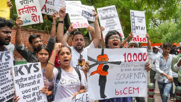 ನೀಟ್ ಸಮಸ್ಯೆ ಪ್ರಸ್ತಾಪಿಸಲು ವಿಪಕ್ಷಗಳು ಸಜ್ಜು; ಸಿದ್ಧವಾಗಿದ್ದೇನೆ ಎಂದ ಸರ್ಕಾರ