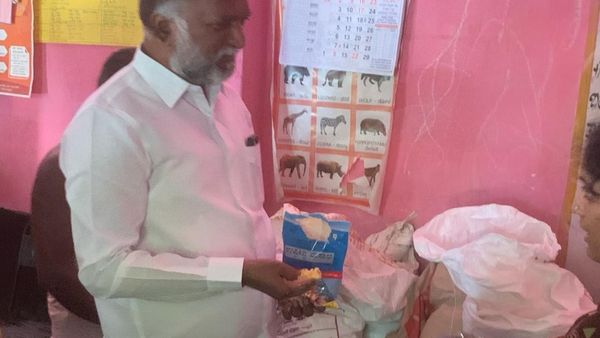 ದಾವಣಗೆರೆ: ಕಳಪೆ ಗುಣಮಟ್ಟದ ಆಹಾರ ಪದಾರ್ಥ ಸಂಗ್ರಹ: ಶಾಸಕರಿಂದ ಅಂಗನವಾಡಿ ಕಾರ್ಯಕರ್ತೆಗೆ ಹಿಗ್ಗಾಮುಗ್ಗಾ ತರಾಟೆ