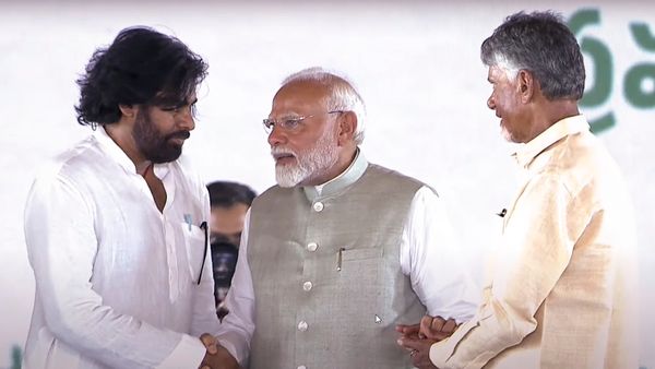 ವೇದಿಕೆ ಮೇಲೆಯೇ ಪವನ್ ಕಲ್ಯಾಣ್ ಬೇಡಿಕೆ ಈಡೇರಿಸಿದ ನರೇಂದ್ರ ಮೋದಿ!