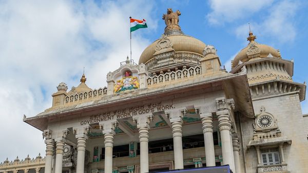 Government Employees: ವೇತನ ಹೆಚ್ಚಳದ ನಿರೀಕ್ಷೆಯಲ್ಲಿರುವ ಸರ್ಕಾರಿ ನೌಕರರಿಗೆ ಸಿಹಿ ಸುದ್ದಿ