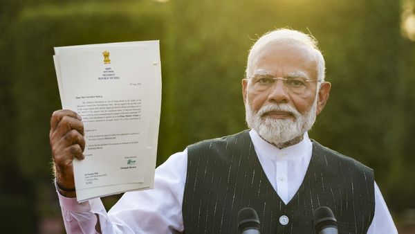 PM Modi 3.0: ಪ್ರಧಾನಿ ಸಂಪುಟದಲ್ಲಿ ಕರ್ನಾಟಕದ ಯಾರಿಗೆಲ್ಲ ಮಂತ್ರಿಭಾಗ್ಯ?: ಹೊಸ 69 ಮಂತ್ರಿಗಳ ಪಟ್ಟಿ ಇಲ್ಲಿದೆ