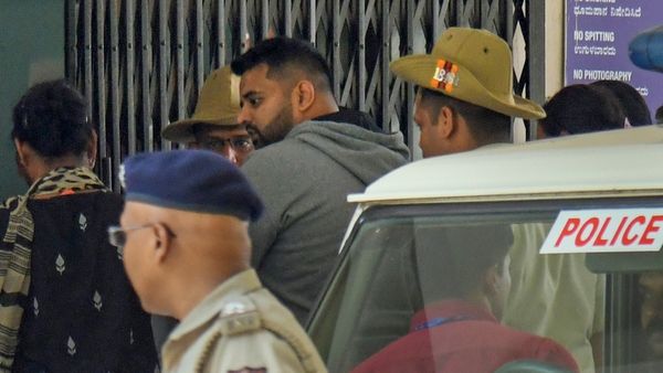 ಪ್ರಜ್ವಲ್ ರೇವಣ್ಣ ವಿಚಾರಣೆ: ಸಹಾಯಕ್ಕಾಗಿ ಎಸ್ಐಟಿಯಿಂದ ಆಪಲ್ ಮೊರೆ