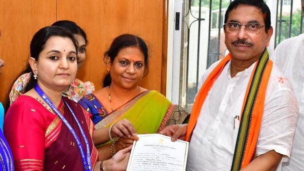 ಗೆದ್ದ ಬೆನ್ನಲ್ಲೆ ರಾತ್ರೋ ರಾತ್ರಿ ಪ್ರಹ್ಲಾದ್ ಜೋಶಿ ದೆಹಲಿಗೆ ದೌಡಾಯಿಸಿದ್ದು ಏಕೆ?