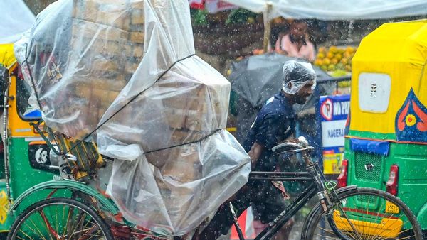 Karnaraka Rains: ಕೆಲವೇ ಕ್ಷಣಗಳಲ್ಲಿ ರಾಜ್ಯದ ಈ ಜಿಲ್ಲೆಗಳಲ್ಲಿ ಭಾರೀ ಮಳೆ ಮುನ್ಸೂಚನೆ