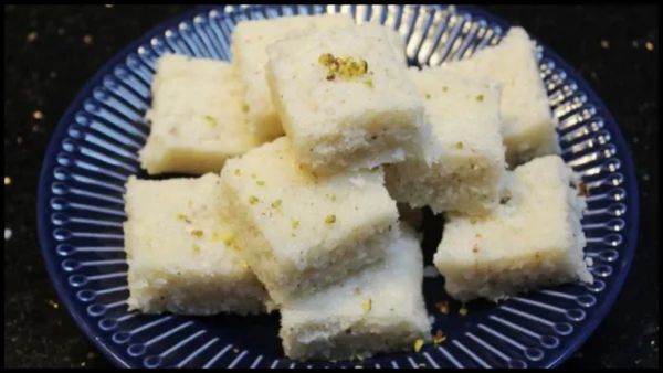 Rava Coconut Burfi Recipe: ಕೇವಲ 3 ಸಾಮಾಗ್ರಿಗಳಿಂದ ಸಂಜೆ 15 ನಿಮಿಷದಲ್ಲಿ ರುಚಿಕರವಾದ ಸಿಹಿ ತಯಾರಿಸಿ...