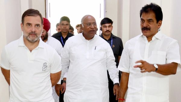 ವಯನಾಡಿನಲ್ಲಿ ಮತ್ತೆ ರಾಹುಲ್ ಗಾಂಧಿ ಗೆಲ್ಲಲ್ವಾ? ಎಕ್ಸಿಟ್‌ ಪೋಲ್‌ ಸಮೀಕ್ಷೆ ಹೇಳಿದ್ದೇನು?