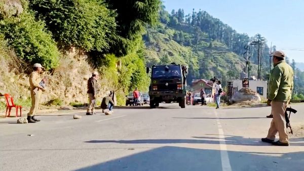 ಕಾಶ್ಮೀರದಲ್ಲಿ ಮತ್ತೆ ಭಯೋತ್ಪಾದನಾ ದಾಳಿ; 3 ದಿನಗಳಲ್ಲಿ 4ನೇ ಎನ್‌ಕೌಂಟರ್