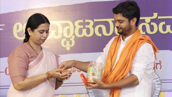 'ಇಂದಿರಾ ಗಾಂಧಿ ಸ್ವರೂಪ': ಲಕ್ಷ್ಮೀ ಹೆಬ್ಬಾಳ್ಕರ್ ಅವರನ್ನು ಬಾಯ್ತುಂಬ ಹೊಗಳಿದ ವಿನಯ್‌ ಗುರೂಜಿ