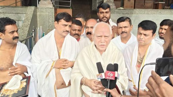 Dharmasthala: ಶ್ರೀಕ್ಷೇತ್ರ ಧರ್ಮಸ್ಥಳಕ್ಕೆ ಬಿ.ಎಸ್ ಯಡಿಯೂರಪ್ಪ ಭೇಟಿ: ವಿಶೇಷ ಪ್ರಾರ್ಥನೆ