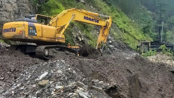 Kedarnath Landslide: ಕೇದಾರನಾಥ ಯಾತ್ರೆ ಮಾರ್ಗದಲ್ಲಿ ಭೂಕುಸಿತ: 3 ಸಾವು, 8 ಮಂದಿಗೆ ಗಾಯ