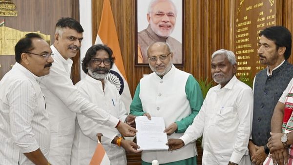 Jharkhand: ಚಂಪೈ ಸೊರೆನ್ ಸಿಎಂ ಸ್ಥಾನಕ್ಕೆ ರಾಜೀನಾಮೆ: ಜೆಎಂಎಂ ನಾಯಕ ಹೇಮಂತ್ ಸೊರೆನ್ ನಾಳೆ ಮುಖ್ಯಮಂತ್ರಿಯಾಗಿ ಪ್ರಮಾಣವಚನ?