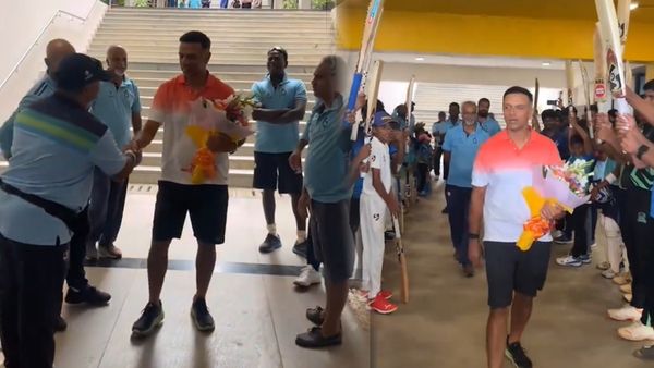 ವಿಶ್ವ ಚಾಂಪಿಯನ್‌ ಕೋಚ್‌ ಕನ್ನಡಿಗ ರಾಹುಲ್‌ ದ್ರಾವಿಡ್‌ಗೆ ತವರಿನಲ್ಲಿ ಹೃದಯ ಸ್ಪರ್ಶಿ ಸ್ವಾಗತ