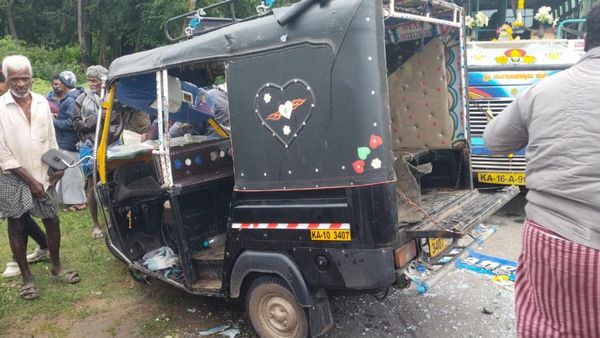 ಗುಂಡ್ಲುಪೇಟೆ: ಆಟೋಗೆ ಬಸ್ ಡಿಕ್ಕಿ, ಓರ್ವ ಸಾವು, 9 ಮಂದಿಗೆ ಗಾಯ