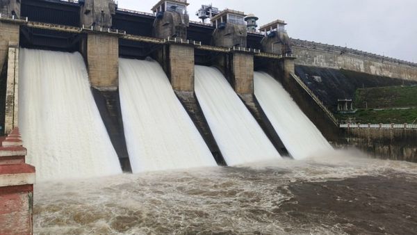 Harangi Dam: ಹಾರಂಗಿಯಿಂದ ಶ್ವೇತಧಾರೆಯಾಗಿ ಧುಮ್ಮಿಕ್ಕಿದ ಜಲಧಾರೆ