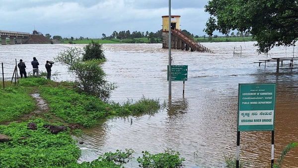 Uttara Karnataka flood: ಡ್ಯಾಂ ನೀರು ಬಿಡುಗಡೆ, ವಿಪರೀತ ಮಳೆ: 231 ಗ್ರಾಮಗಳಲ್ಲಿ ಪ್ರವಾಹ, ಇಲ್ಲಿದೆ ಕಂಪ್ಲಿಟ್ ಮಾಹಿತಿ