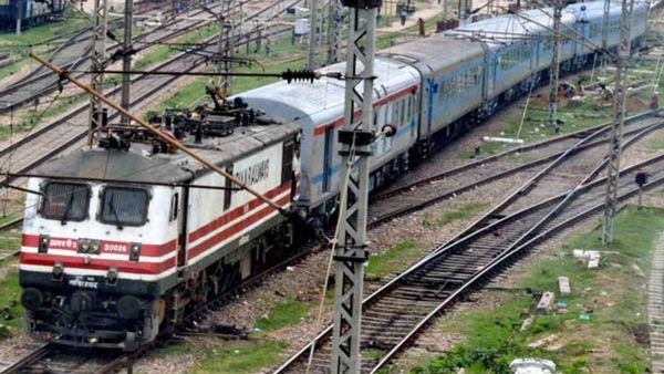ರೈಲ್ವೆ ಪ್ರಯಾಣಿಕರಿಸಿ ಸಿಹಿ ಸುದ್ದಿ: ಎರಡು ವರ್ಷದಲ್ಲಿ 10,000 ನಾನ್ ಎಸಿ ಕೋಚ್‌ಗಳ ತಯಾರಿಕೆ