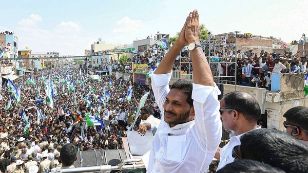 Jagan Mohan Reddy: ಆಂಧ್ರಪ್ರದೇಶದ ಮಾಜಿ ಮುಖ್ಯಮಂತ್ರಿ ವೈಎಸ್ ಜಗನ್ ಮೋಹನ್ ರೆಡ್ಡಿ ವಿರುದ್ಧ ಕೊಲೆ ಯತ್ನ ಪ್ರಕರಣ ದಾಖಲು