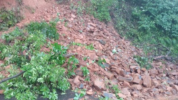 ಮಳೆಯ ಆರ್ಭಟ: ಆಗುಂಬೆ ಘಾಟ್‌ನಲ್ಲಿ ಗುಡ್ಡ ಕುಸಿತ