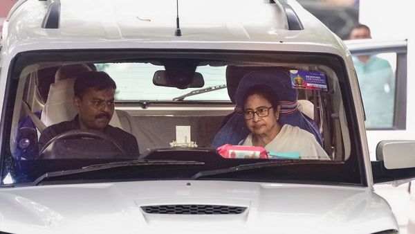 Mamata Banerjee: ಮೈಕ್ ಮ್ಯೂಟ್ ಮಾಡಿ ಅವಮಾನ ಆರೋಪ; ನೀತಿ ಆಯೋಗ ಸಭೆಯಿಂದ ಹೊರನಡೆದ ಮಮತಾ ಬ್ಯಾನರ್ಜಿ