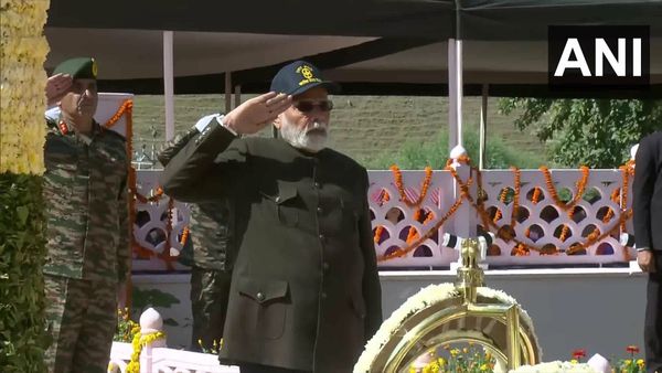 Kargil Vijay Diwas 2024: ಹುತಾತ್ಮ ಯೋಧರಿಗೆ ನಮನ ಸಲ್ಲಿಸಿದ ಪ್ರಧಾನಿ ಮೋದಿ