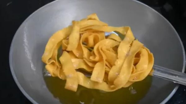 Ribbon Pakoda Recipe: ಹೆಸರು ಬೇಳೆ ರಿಬ್ಬನ್ ಪಕೋಡ ತಯಾರಿಸುವ ವಿಧಾನ- ಸಂಜೆ ತಿಂಡಿಗೆ ಮಾಡಿ ನೋಡಿ..