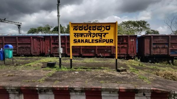 ಸಕಲೇಶಪುರ ಮಾರ್ಗದಲ್ಲಿ ಸಂಚರಿಸೋ ಎಲ್ಲಾ ರೈಲುಗಳ ಸಂಚಾರ ಸ್ಥಗಿತ: ಚಾರ್ಮಾಡಿಯಲ್ಲಿ ಗುಡ್ಡ ಕುಸಿತ!