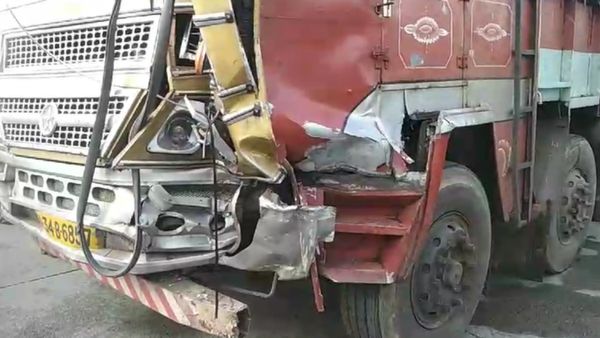 ಹುಬ್ಬಳ್ಳಿಯಲ್ಲಿ ಬೆಳ್ಳಂಬೆಳಗ್ಗೆ ಭೀಕರ ಅಪಘಾತ: ಮಹಿಳೆ ಸಾವು, ಆರು ಜನರ ಸ್ಥಿತಿ ಗಂಭೀರ