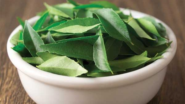 Kitchen Cleaning Tips: ಒಗ್ಗರಣೆಗೆ ಮಾತ್ರವಲ್ಲ ಅಡುಗೆ ಮನೆ ಸ್ವಚ್ಚತೆಗೂ ಬಳಸಿ ಕರಿಬೇವಿನ ಎಲೆ...