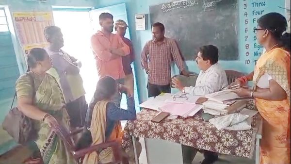 ಅಂಗನವಾಡಿಯ ಫುಡ್ ಪಾಕೆಟ್‌ನಲ್ಲಿ ಸತ್ತ ಇಲಿ ಪತ್ತೆ- ಸ್ಥಳಕ್ಕೆ ಅಧಿಕಾರಿಗಳ ದೌಡು