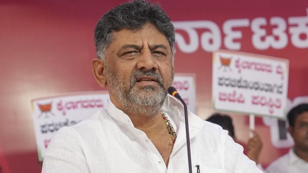 DK Shivakumar: 'ಈ ಬಂಡೆ ಸಿದ್ದರಾಮಯ್ಯ ಜೊತೆ ಇದೆ' - ದೋಸ್ತಿ ಒಳಗುಟ್ಟು ರಟ್ಟು ಮಾಡಿದ ಡಿಕೆ ಶಿವಕುಮಾರ್