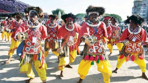 ನೇಪಥ್ಯಕ್ಕೆ ಸರಿಯುತ್ತಿರುವ ನಮ್ಮ ಜನಪದ ನೃತ್ಯಗಳು: ಉಳಿಸುವ ಪರಿಯೇನು..?