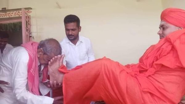 ವಿವಾದಕ್ಕೆ ಕಾರಣವಾದ ಅಭಿನವ ಗವಿಸಿದ್ಧೇಶ್ವರ ಸ್ವಾಮೀಜಿ 