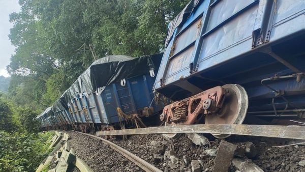 Hubballi: ಹಳಿ ತಪ್ಪಿದ ರೈಲಿನ 11 ಬೋಗಿಗಳು, ಸಂಚಾರ ವ್ಯತ್ಯಯ