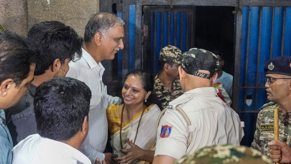 ದೆಹಲಿ ಅಬಕಾರಿ ನೀತಿ ಪ್ರಕರಣ; ಜಾಮೀನು ಸಿಕ್ಕ ಬಳಿಕ ತಿಹಾರ್ ಜೈಲಿನಿಂದ ಬಿಆರ್‌ಎಸ್ ನಾಯಕಿ ಕೆ. ಕವಿತ ಬಿಡುಗಡೆ