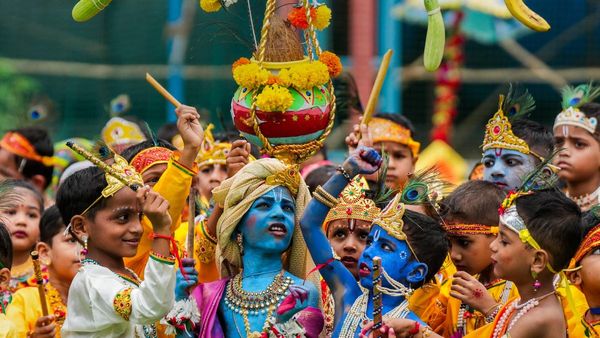 Krishna Janmashtami 2024: ಕೃಷ್ಣ ಜನ್ಮಾಷ್ಟಮಿ ದಿನಾಂಕ, ಶುಭ ಸಮಯ, ಪೂಜಿಸುವ ವಿಧಾನಗಳು ಇಲ್ಲಿದೆ..