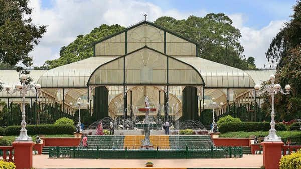 ಹೂವುಗಳಿಗೆ ಜೀವ ತುಂಬಿದ ಕಲಾವಿದರು: ಲಾಲ್‌ಬಾಗ್ ಫ್ಲವರ್‌ ಶೋನಲ್ಲಿ ವಿಶೇಷ ದಾಖಲೆ