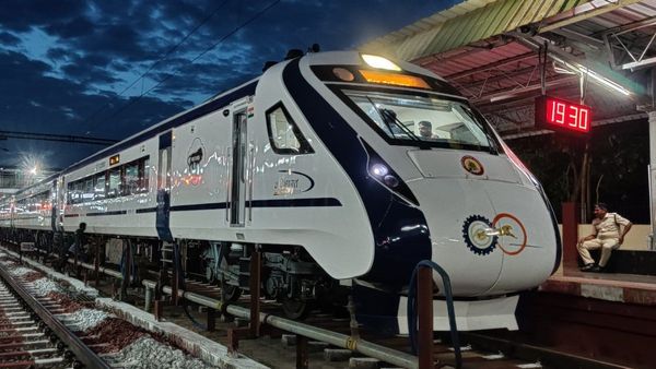  Vande Bharat Train: ಮಧುರೈ-ಬೆಂಗಳೂರು ವಂದೇ ಭಾರತ್ ರೈಲಿಗೆ ಶನಿವಾರ ಚಾಲನೆ, ವೇಳಾಪಟ್ಟಿ 