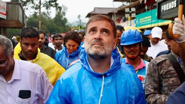 Video: ವಯನಾಡಿನ ಭೀಕರ ಪ್ರವಾಹದ ಮಧ್ಯೆ ನಿಂತ ರಾಹುಲ್‌ ಗಾಂಧಿ: ಹಾಲಿವುಡ್‌ಗೂ ಮೀರಿದ ದೃಶ್ಯವೆಂದ ಜನ