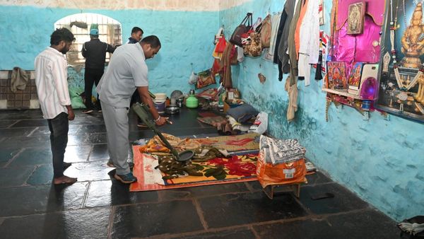 ಬೆಳಗಾವಿ: ಹಿಂಡಲಗಾ ಜೈಲಿನ ಮೇಲೆ ಪೊಲೀಸರ ದಿಢೀರ್‌ ದಾಳಿ