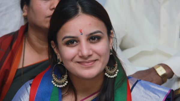 ಸರ್ಕಾರ ಏನ್‌ ಮಾಡಿದ್ರೆ ಕನ್ನಡಿಗರಿಗೆ ಉದ್ಯೋಗ ಸಿಗುತ್ತೆ? ನಟಿ ಪೂಜಾ ಗಾಂಧಿ ಮಹತ್ವದ ಸಲಹೆ