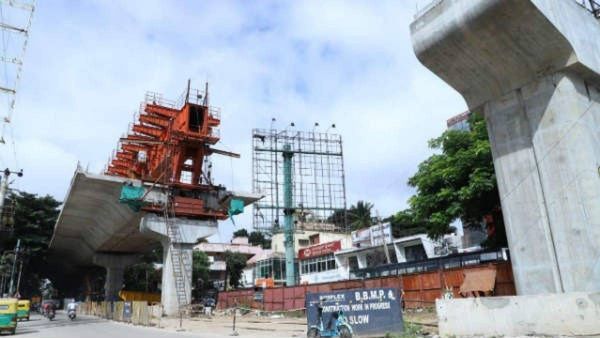 Ejipura flyover ಈಜಿದಲ್ಲೇ ಈಜ್ತಿದೆ ಈಜಿಪುರ ಮೇಲ್ಸೇತುವೆ ಕಾಮಗಾರಿ: ನೋಡಿನೇ ಸುಸ್ತಾಗ್ತಿದೆ ಅಂತಿದ್ದಾರೆ ಜನ!