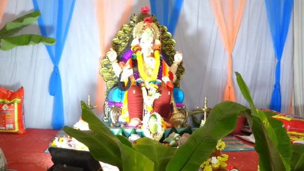 ವಾಣಿಜ್ಯ ನಗರಿಯಲ್ಲಿ ಸಾಮರಸ್ಯದ ಗಣೇಶೋತ್ಸವ: 25 ಸಾವಿರದ ವಿಗ್ರಹ ನೀಡಿದ ಮುಸ್ಲಿಂ ದಂಪತಿ